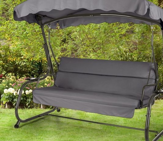 Balansoarul de grădină: Un accesoriu perfect pentru o oază de relaxare în aer liber