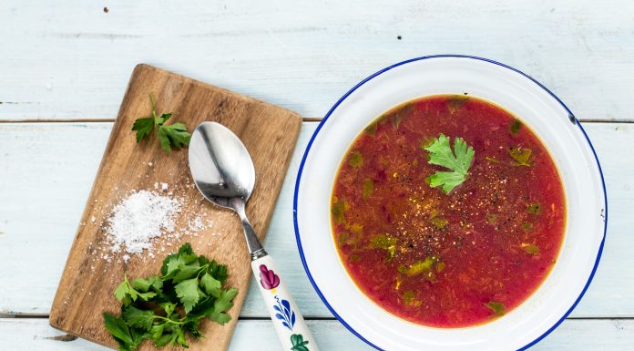 Ciorbă de lobodă: Rețetă tradițională de vară pentru o ciorbă sănătoasă și delicioasă