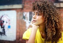 Trenduri in coafuri cu bucle pentru un look romantic si sofisticat