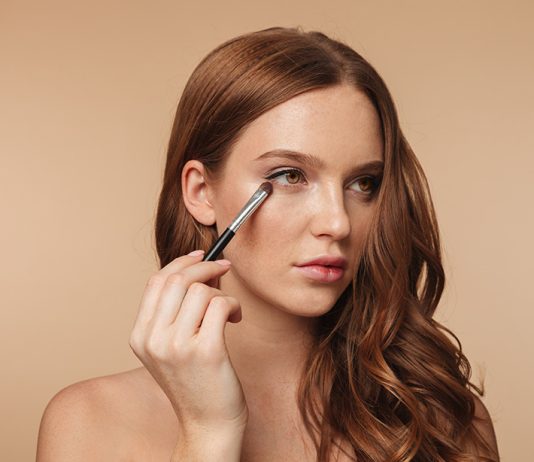 Machiaj pentru ochii căprui: Cele mai frumoase și potrivite nuanțe și tehnici pentru a scoate în evidență frumusețea ochilor căprui