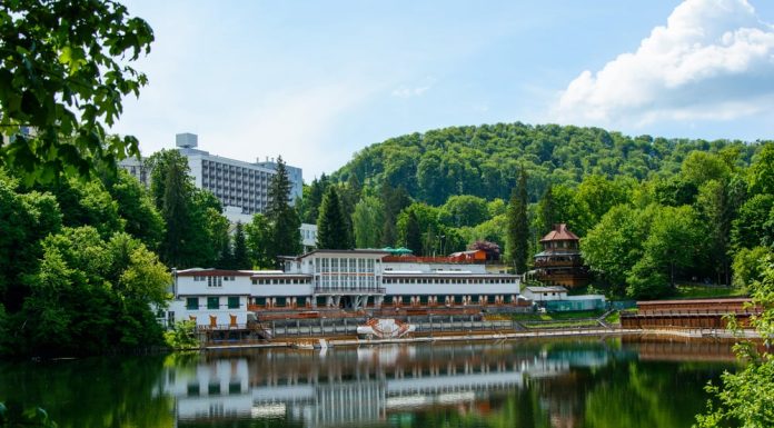 Stațiunea Sovata: o destinație de vacanță pentru relaxare și tratamente balneare