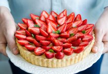 Tarta cu căpșuni: Cele mai bune rețete și sfaturi pentru a prepara cea mai delicioasă și aspectuoasă tartă cu căpșuni