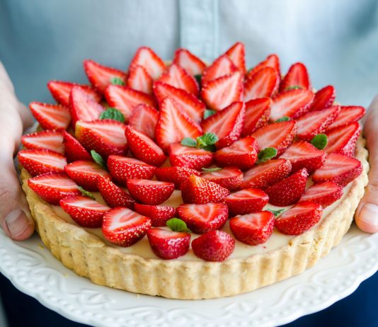 Tarta cu căpșuni: Cele mai bune rețete și sfaturi pentru a prepara cea mai delicioasă și aspectuoasă tartă cu căpșuni